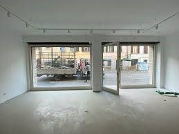 Attività commerciale in Affitto a Cascina, 700€, 70 m²