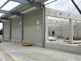 Capannone in Vendita a Cascina, 970'000€, 3450 m²