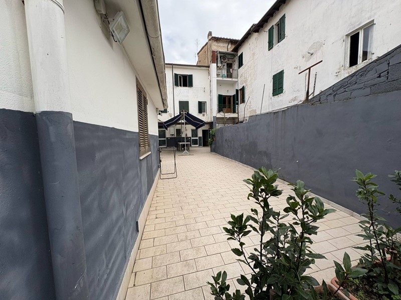 Attività commerciale in Vendita a Pisa, 1'400'000€, 450 m²
