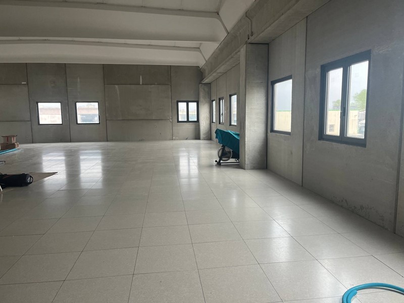 Attività commerciale in Affitto a Pisa, 2'000€, 200 m²