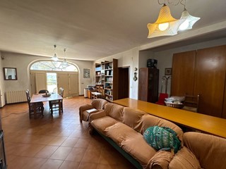 Villetta a schiera in Vendita a Calci, 480'000€, 326 m²