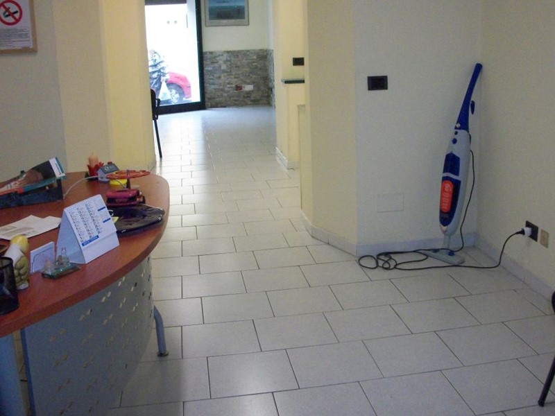 Attività commerciale in Affitto a Pisa, 650€, 70 m²