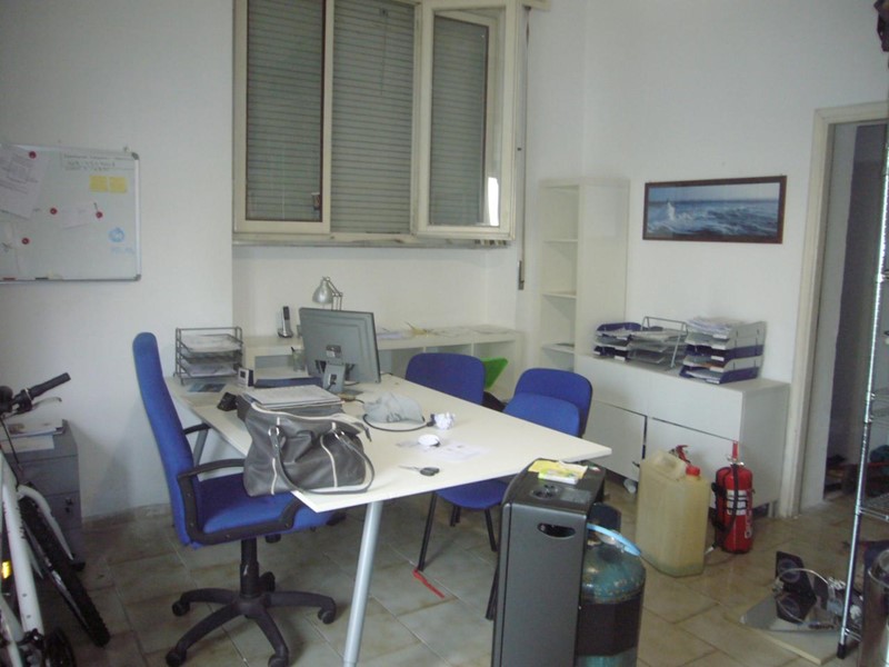 Attività commerciale in Affitto a Pisa, 450€, 28 m²