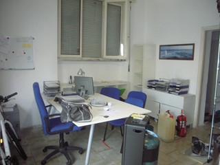 Attività commerciale in Affitto a Pisa, 450€, 28 m²