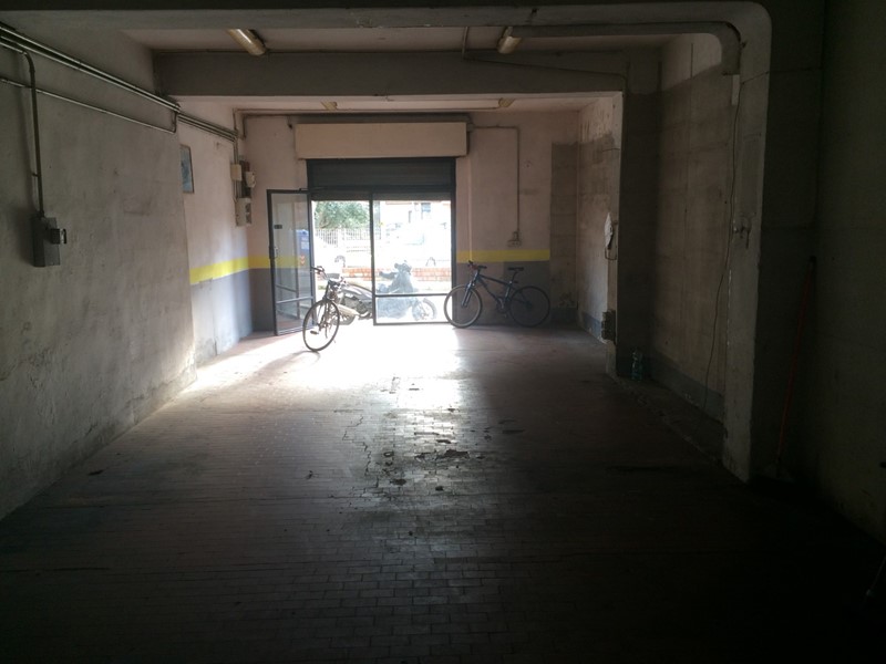 Attività commerciale in Affitto a Pisa, 800€, 100 m²