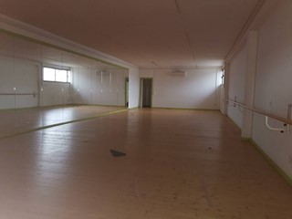 Attività commerciale in Affitto a Calcinaia, 2'000€, 680 m²