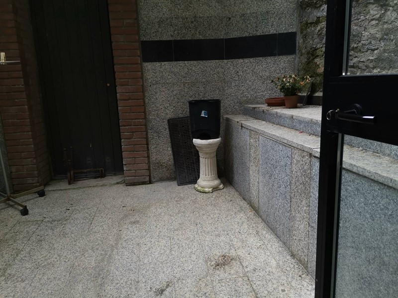 Attività commerciale in Affitto a Buti, 1'000€, 70 m²