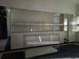 Attività commerciale in Affitto a Calcinaia, 850€, 85 m²