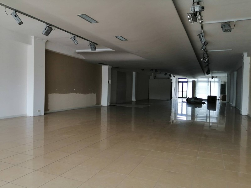 Attività commerciale in Affitto a Casciana Terme Lari, 1'500€, 180 m²