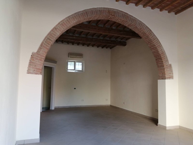 Attività commerciale in Affitto a Ponsacco, 500€, 48 m²