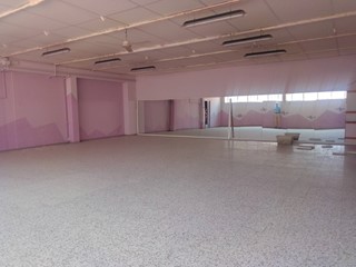 Attività commerciale in Affitto a Capannoli, 750€, 405 m²