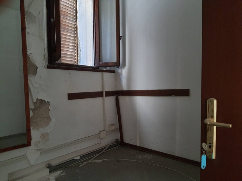 Attività commerciale in Affitto a Santa Croce sull'Arno, 500€, 65 m²