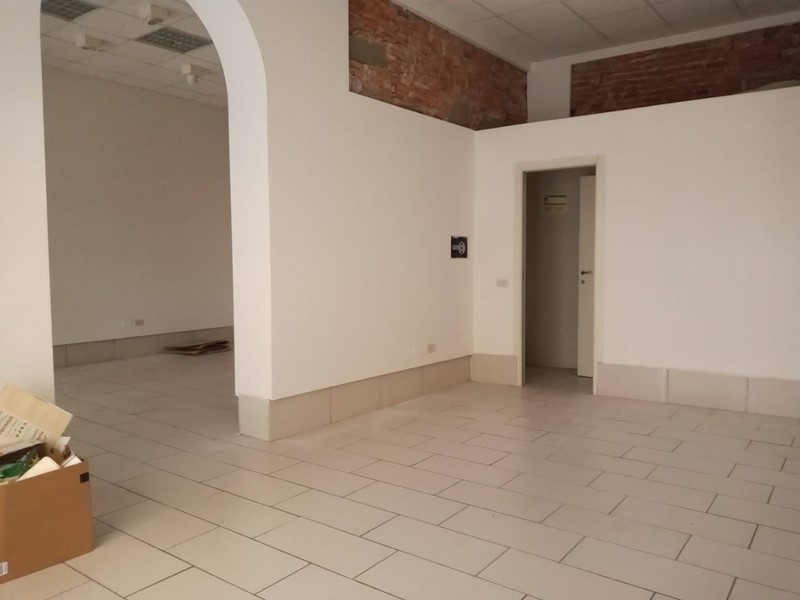 Attività commerciale in Affitto a Pontedera, 1'000€, 70 m²