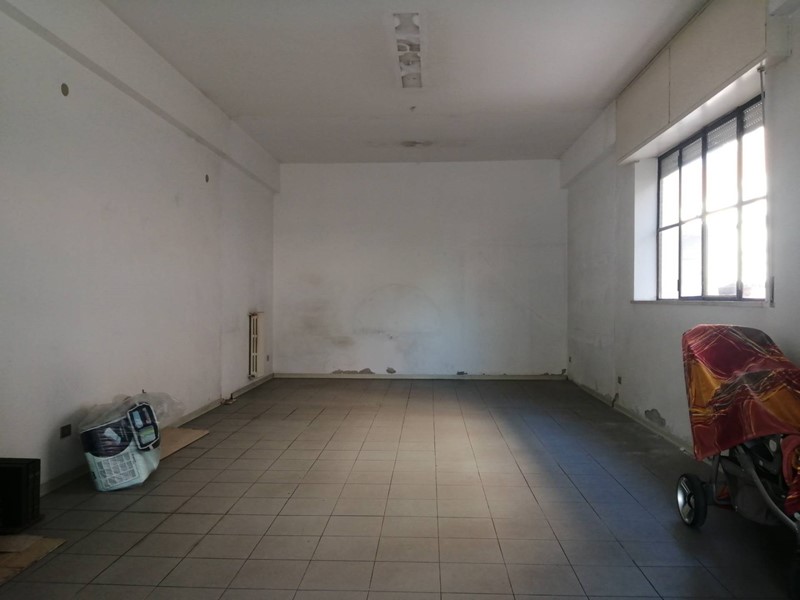 Attività commerciale in Affitto a Ponsacco, 500€, 50 m²