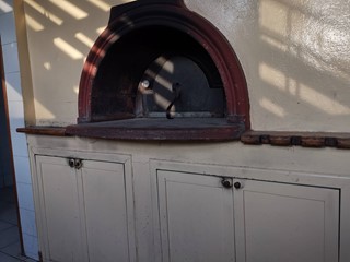 Attività commerciale in Affitto a Calcinaia, 1'500€, 100 m²