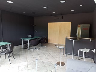 Attività commerciale in Affitto a Calcinaia, 800€, 120 m²