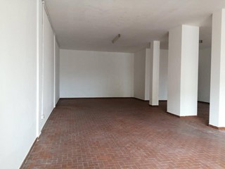 Attività commerciale in Vendita a Ponsacco, 85'000€, 125 m²