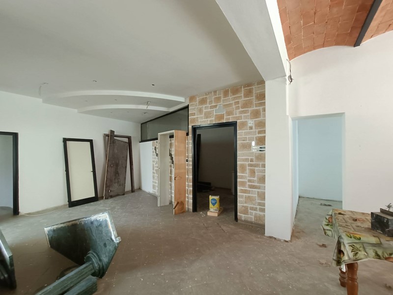 Attività commerciale in Affitto a Crespina Lorenzana, 1'200€, 120 m²