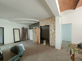 Attività commerciale in Affitto a Crespina Lorenzana, 1'200€, 120 m²