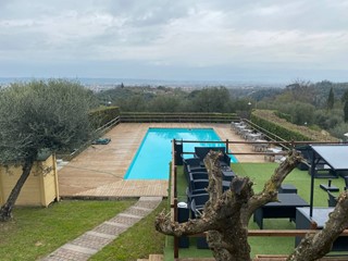 Attività commerciale in Vendita a Montopoli in Val d'Arno, 1'600'000€, 1000 m²