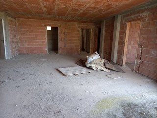 Appartamento in Vendita a Casciana Terme Lari, 240'000€, 230 m²