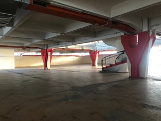 Attività commerciale in Affitto a Pontedera, 10'000€, 3000 m²