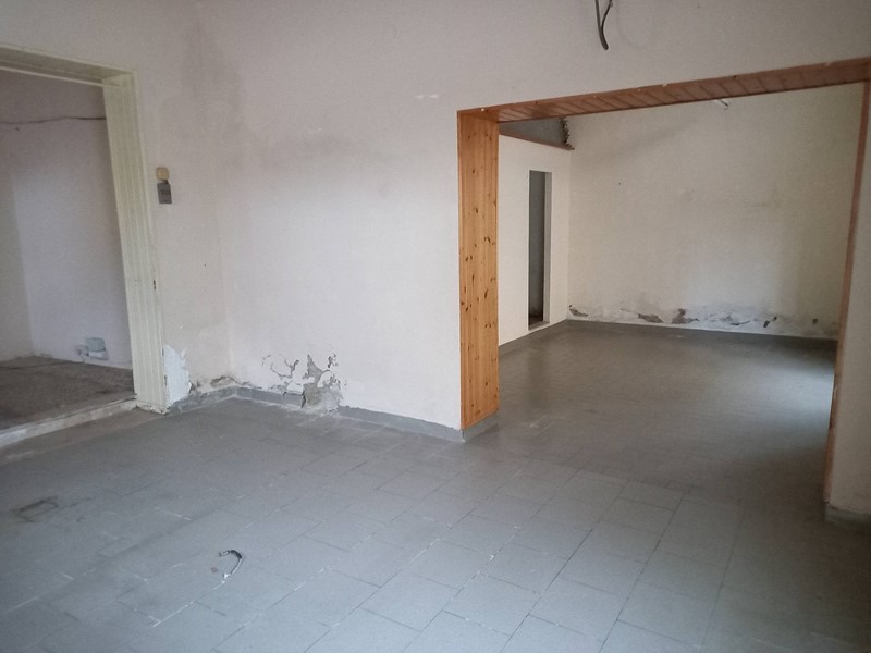 Attività commerciale in Affitto a Casciana Terme Lari, 400€, 100 m²