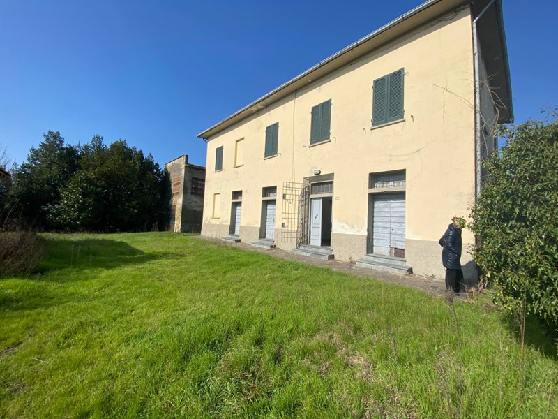 Casa Indipendente in Vendita a Montopoli in Val d'Arno, 200'000€, 300 m²