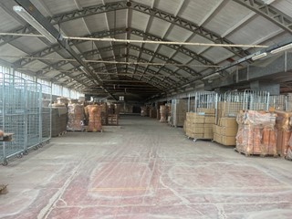 Attività commerciale in Affitto a Terricciola, 11'000€, 3200 m²