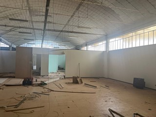 Attività commerciale in Affitto a Terricciola, 8'000€, 2200 m²