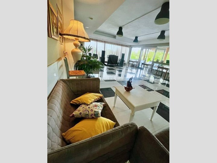 Attività commerciale in Affitto a Casciana Terme Lari, 2'100€, 450 m²