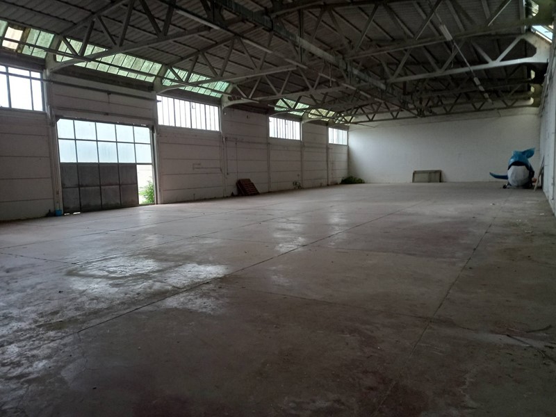 Capannone in Vendita a Casciana Terme Lari, 260'000€, 1100 m²