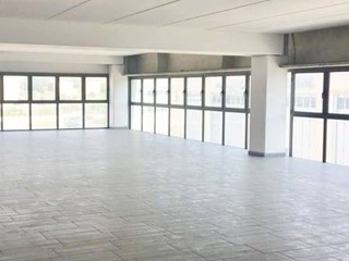 Attività commerciale in Vendita a Calcinaia, 54'900€, 180 m²