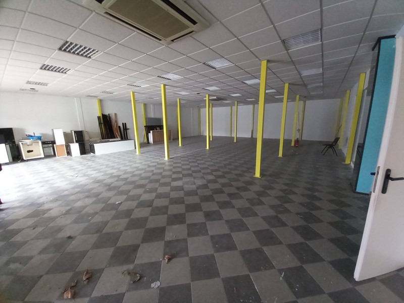 Attività commerciale in Affitto a Fucecchio, 1'500&euro;, 300 m²