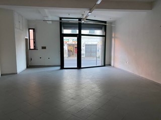Attività commerciale in Affitto a Ponsacco, 600€, 110 m²