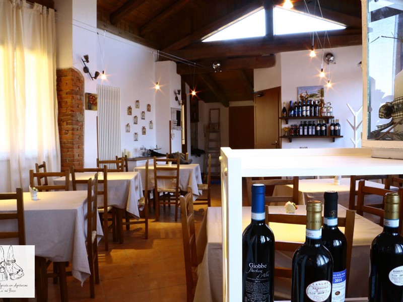 Attività commerciale in Affitto a Bientina, 1'950€, 170 m²