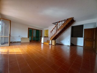 Casa Indipendente in Vendita a Ponsacco, 285'000€, 240 m²