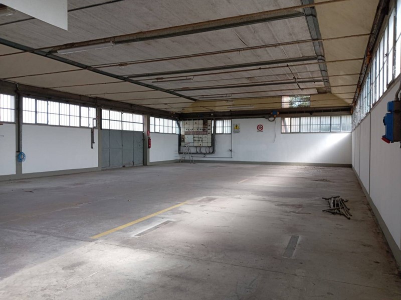 Attività commerciale in Vendita a San Miniato, 850'000€, 850 m², con Box