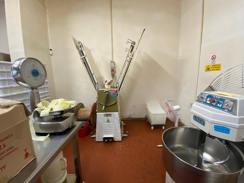 Attività commerciale in Vendita a Pontedera, 120'000€, 120 m²