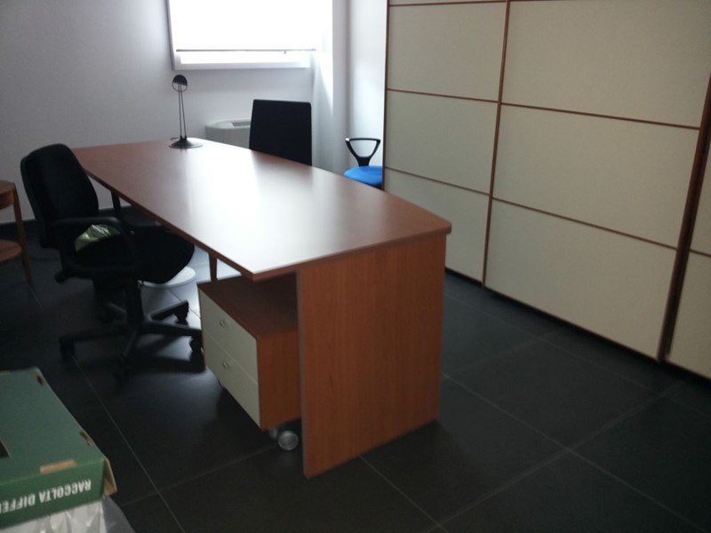 Ufficio in Affitto a Ponsacco, 450€, 19 m²