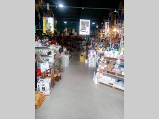 Attività commerciale in Affitto a Crespina Lorenzana, 3'200€, 450 m²