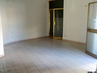 Attività commerciale in Affitto a Livorno, 900€, 60 m²