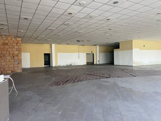 Attività commerciale in Affitto a Livorno, 850 m²