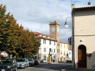 Attività commerciale in Vendita a Collesalvetti, 1'500'000&euro;, 1600 m²