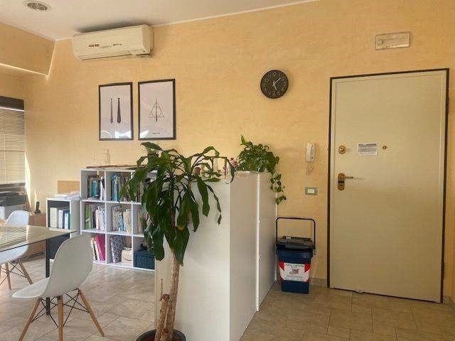 Ufficio in Affitto a Livorno, 600€, 70 m²