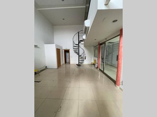 Ufficio in Affitto a Livorno, 700€, 90 m²