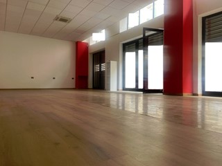 Attività commerciale in Affitto a Livorno, 1'300€, 175 m²