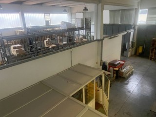 Attività commerciale in Affitto a Collesalvetti, 5'000€, 800 m²