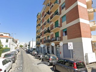 Attività commerciale in Affitto a Livorno, 400€, 18 m²