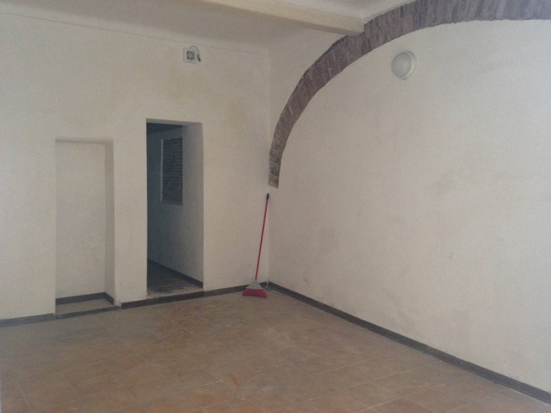 Attività commerciale in Affitto a Livorno, 450€, 45 m²